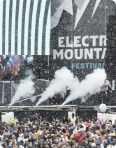 festive-carousel11728643753958 (1)