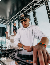 festive-carousel31728643754015