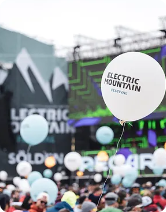 festive-carousel41728643754040